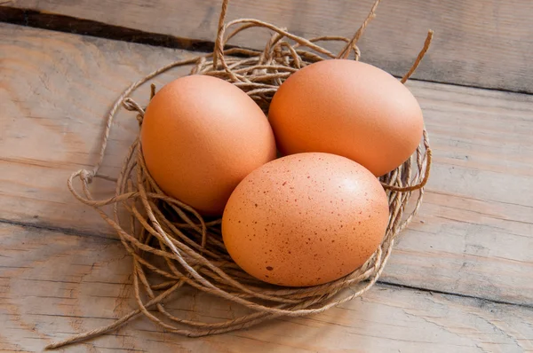 Τρία αυγά σε φωλιά από νήμα Royalty Free Εικόνες Αρχείου