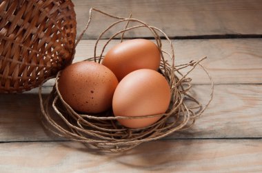 iş parçacığının bir yuvada üç yumurta