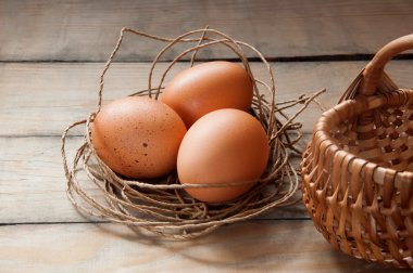 iş parçacığının bir yuvada üç yumurta