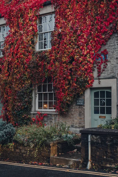 Frome October 2020 Red Yellow Foliage Traditional English Stone House — Stock Photo, Image