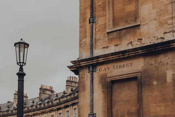 Vista Ángulo Bajo Cartel Con Nombre Una Calle Gay Street —  Fotos de Stock