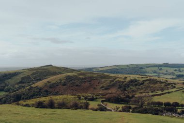 Crook Peak ve Mendip Hills 'in manzarası, Somerset, İngiltere, güneşli bir sonbahar gününde.