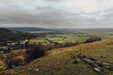 Güneşli bir sonbahar gününde İngiltere, Somerset, Mendip Hills 'ten manzara manzarası.