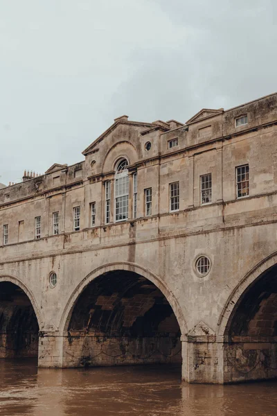 Bath Reino Unido Outubro 2020 Vista Ponte Pulteney Sobre Rio — Fotografia de Stock