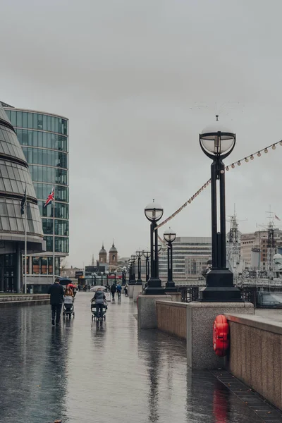 Λονδίνο Ηνωμένο Βασίλειο Νοεμβρίου 2020 Άνθρωποι Περπατούν Στο Περισσότερο Λονδίνο — Φωτογραφία Αρχείου