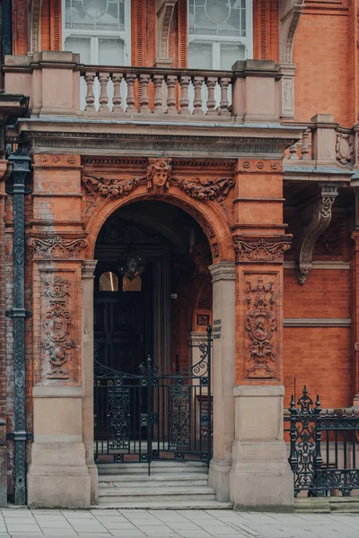 Londres Reino Unido Dezembro 2020 Entrada Tradicional Bloco Apartamentos Tijolo — Fotografia de Stock