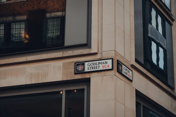 London November 2020 Street Name Signs Building Corner Godliman Street — Foto de Stock