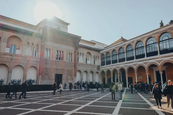 Sevilla España Enero 2020 Gente Caminando Por Patio Monteria Alcázar — Foto de Stock