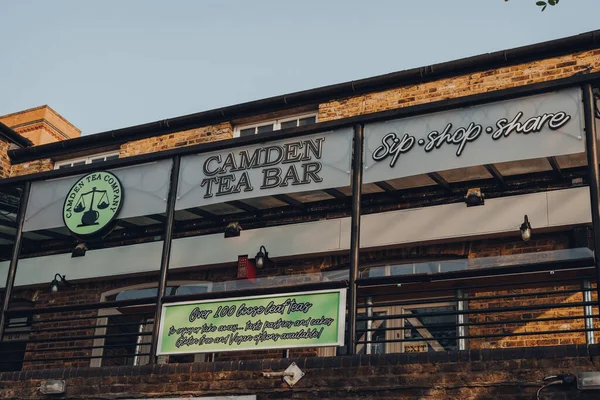 Лондон Великобритания Августа 2020 Года Сигнал Camden Tea Bar Camden — стоковое фото