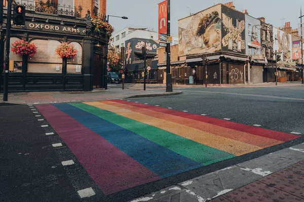 London Großbritannien August 2020 Regenbogen Fußgängerüberweg Der High Street Camden — Stockfoto