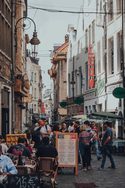 Bruselas Bélgica Agosto 2019 Gente Que Pasa Por Los Restaurantes — Foto de Stock