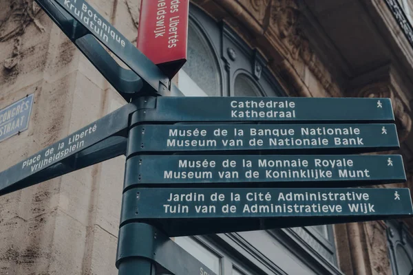 Brüssel Belgien August 2019 Wegweiser Museen Und Sehenswürdigkeiten Einer Straße — Stockfoto