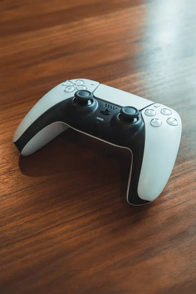 London Großbritannien Mai 2021 Weißer Wireless Controller Für Playstation Ps5 — Stockfoto