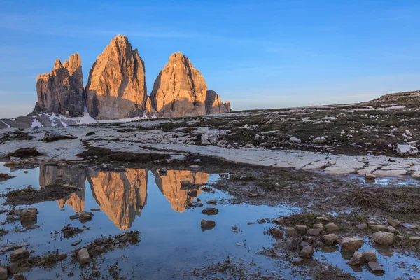 Tre cime di lavaredo-sunrise, az Alpok, Olaszország — Stock Fotó