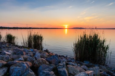 Göl üzerinde sunet