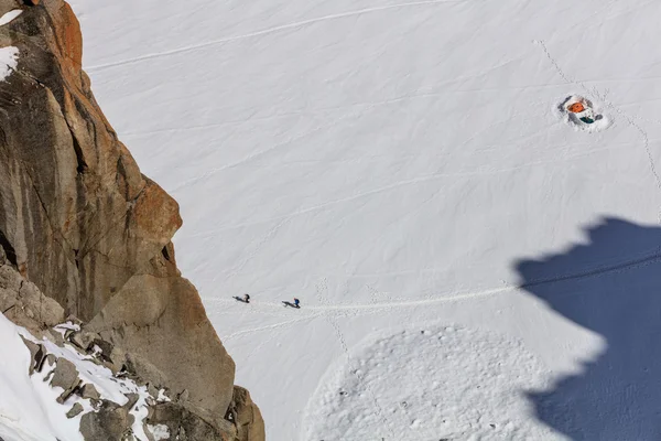 Dağcıların Mont Blanc massif üzerinde — Stok fotoğraf