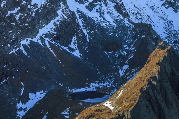 Lago Caltun nas montanhas de Fagaras — Fotografia de Stock