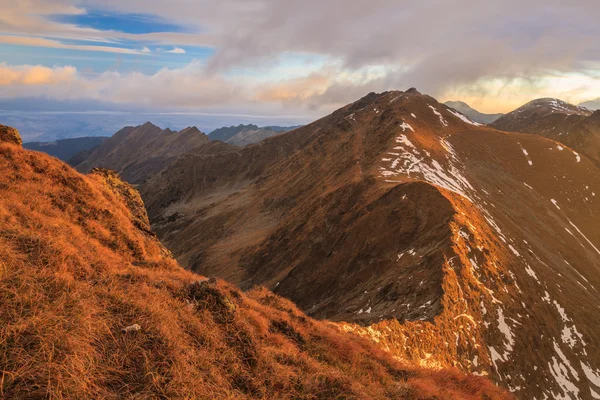 Lever de soleil dans les monts Fagaras — Photo