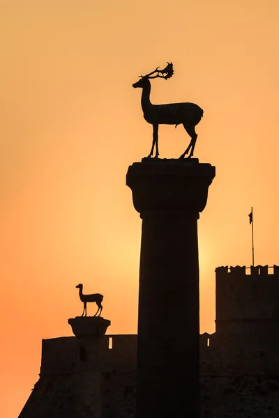 mandraki Limanı, güneş doğuyor. Rhodes, Yunanistan
