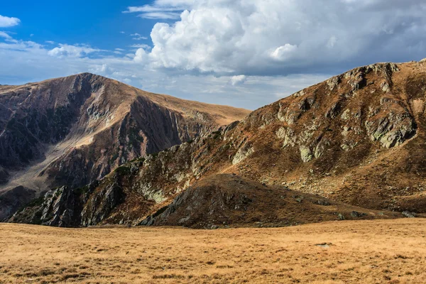 在喀尔巴阡山、 fagaras、 罗马尼亚山风景 — 图库照片