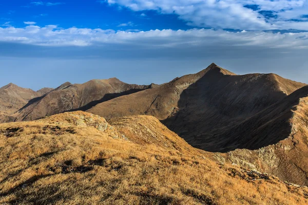 Il picco Moldoveanu nei monti Fagaras — Foto Stock