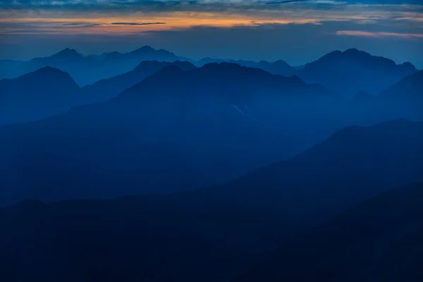 Solnedgång över Făgăraş bergen, södra Karpaterna — Stockfoto