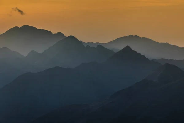 Захід сонця над Fagaras гори, Південні Карпати — стокове фото