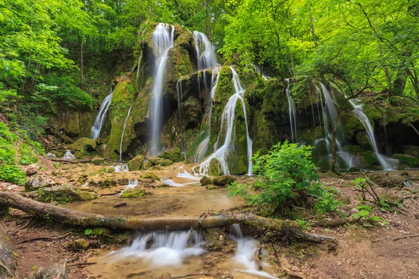 Cascata di Beusnita nel Parco Nazionale di Beusnita — Foto Stock