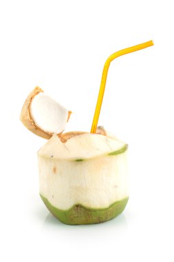 Hindistan cevizi beyaz arkaplanda izole edildi.