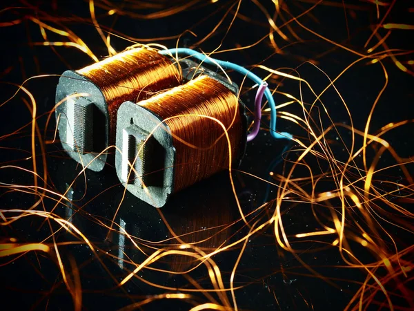 巻線銅線付き電気変圧器 ストック写真