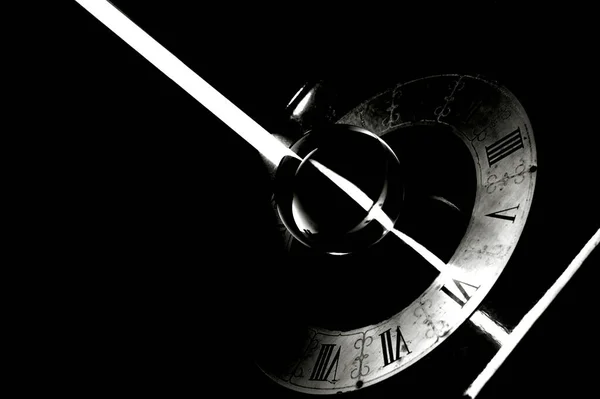 Une Horloge Vintage Avec Rayon Lumineux Noir Blanc — Photo