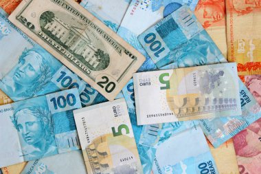 farklı ülkelerden banknotlar