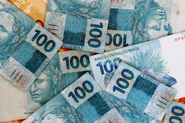 100 billetes brasileños reales —  Fotos de Stock