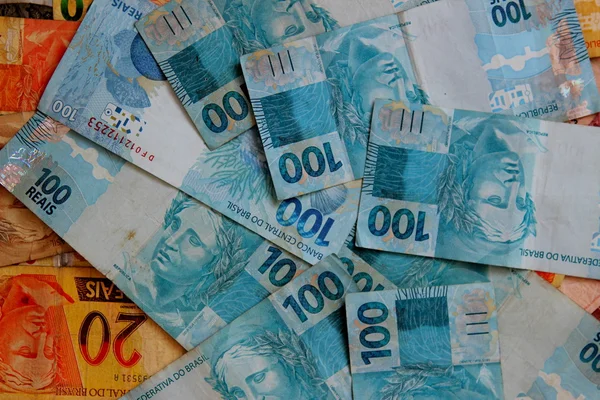 Jegyzetek 100 valódi pénzes Brazília — Stock Fotó
