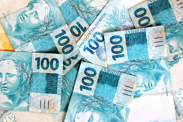 Brazil pénz jegyzetek 100 reais — Stock Fotó