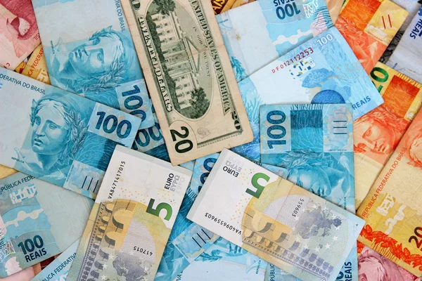 American dollar bills mixed with Brazilian money and euro — Stock Photo, Image