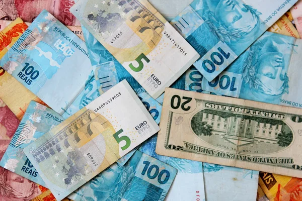 Brezilya para dolar ve euro ile karıştırma — Stok fotoğraf