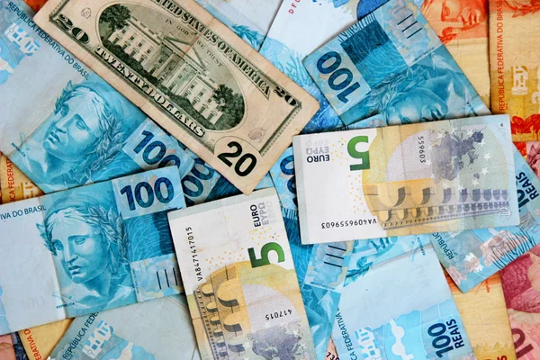 Cash notes from many countries in close-up — Stock Photo, Image