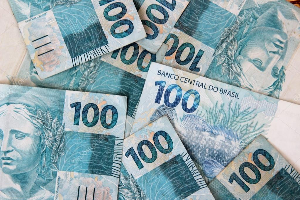 Notas de 100 reais do brasil Stock Photo by ©joelfotos 144692049