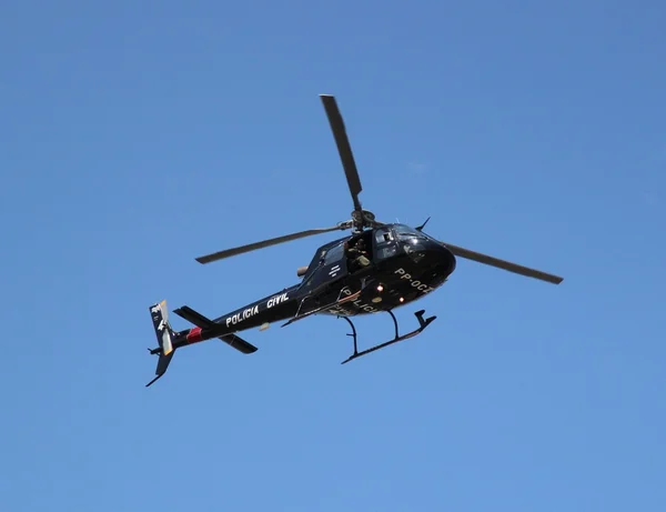Létající vrtulník — Stock fotografie