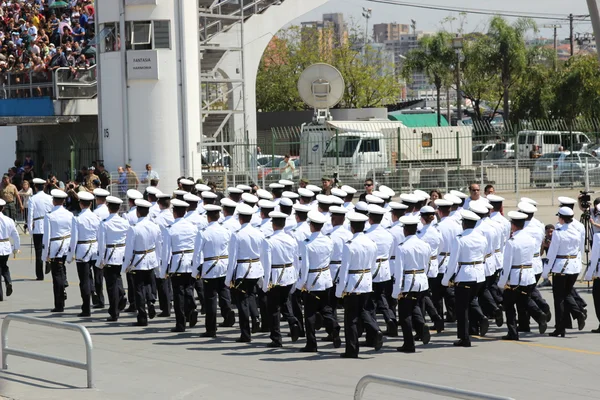 Soldater marscherar i militärparad 2014 i Brasilien — Stockfoto