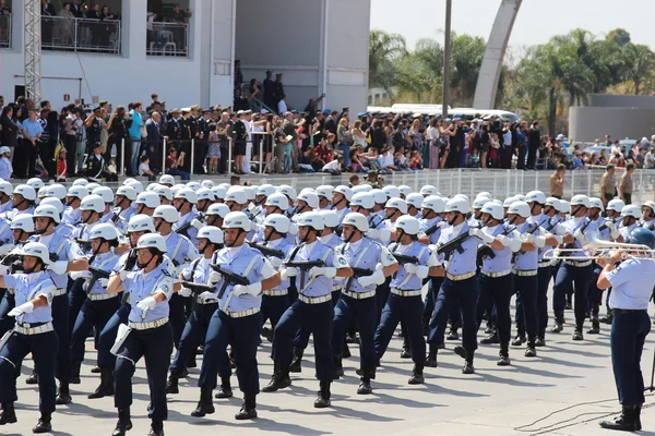 Soldater paraderade i firandet av självständigheten av Brasilien — Stockfoto