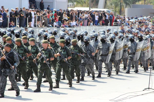 Soldater paraderade i firandet av självständigheten av Brasilien — Stockfoto