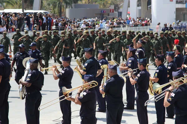 Soldados desfilando em comemoração à independência do Brasil — Fotografia de Stock