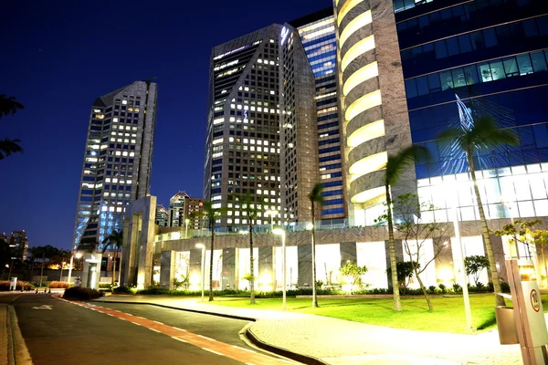 Edificios del centro de negocios en sao paulo Brasil noche —  Fotos de Stock