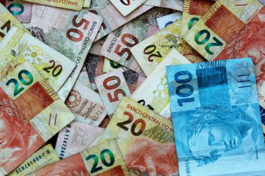 Brezilya para çeşitli banknottan