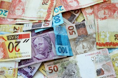 Brezilya para çeşitli banknottan