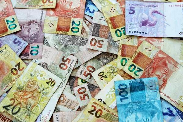 Brazílie peníze v různých nominálních hodnotách — Stock fotografie