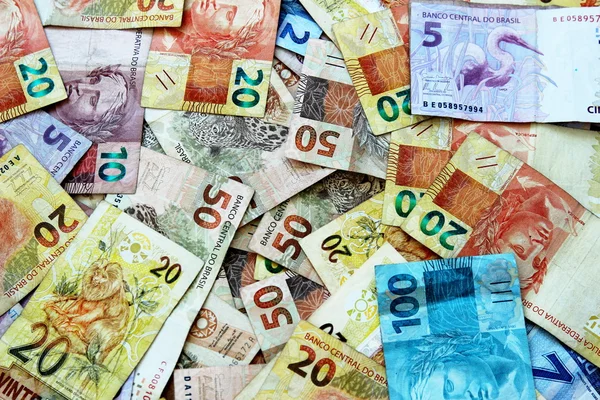 Brasilianisches Geld in verschiedenen Stückelungen — Stockfoto