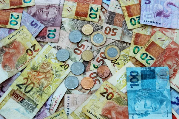 Brazil money in various denominations — Stock Photo, Image